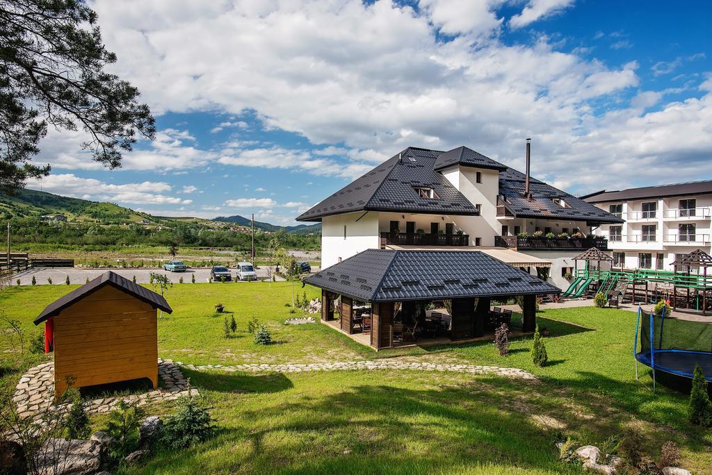 La Conac In Bucovina Hotel Гура Хуморулуй Екстериор снимка
