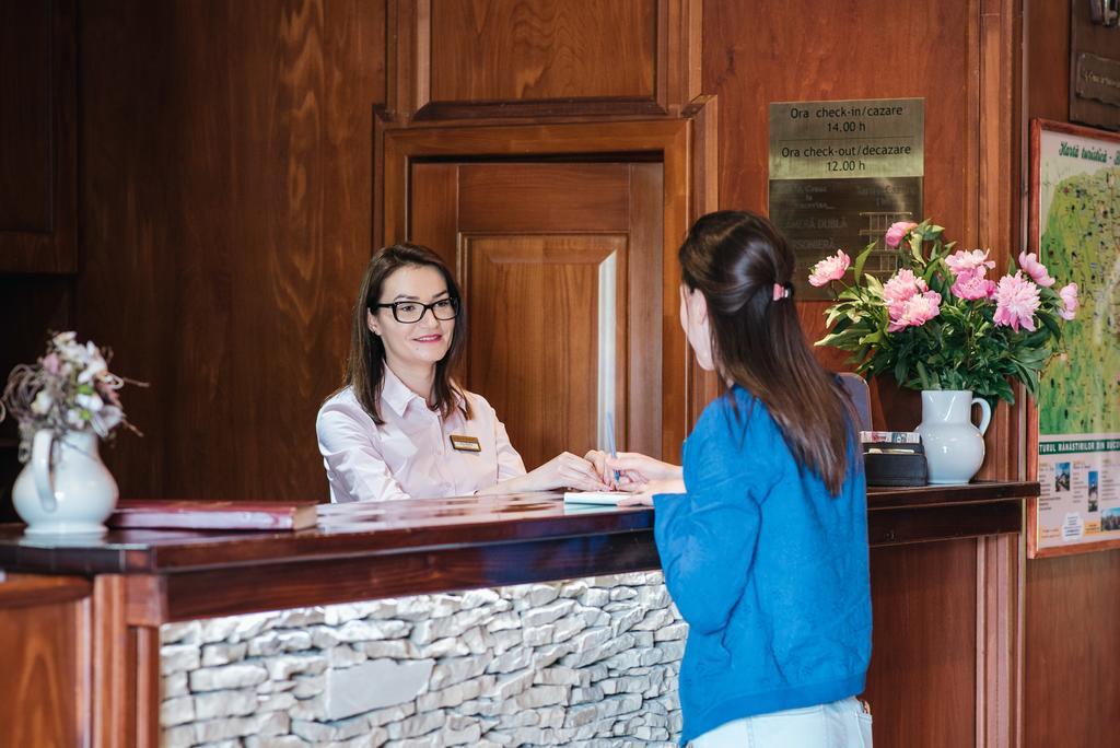 La Conac In Bucovina Hotel Гура Хуморулуй Екстериор снимка