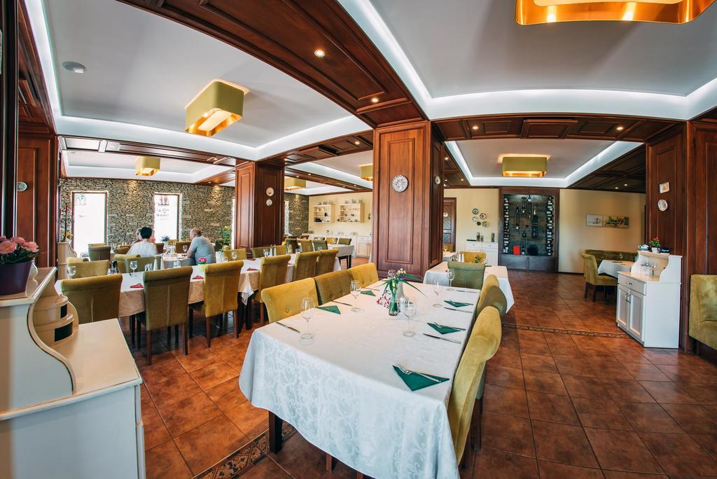 La Conac In Bucovina Hotel Гура Хуморулуй Екстериор снимка