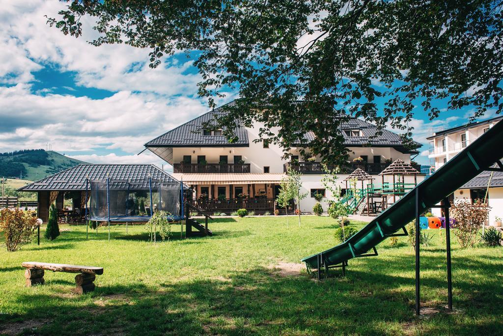 La Conac In Bucovina Hotel Гура Хуморулуй Екстериор снимка