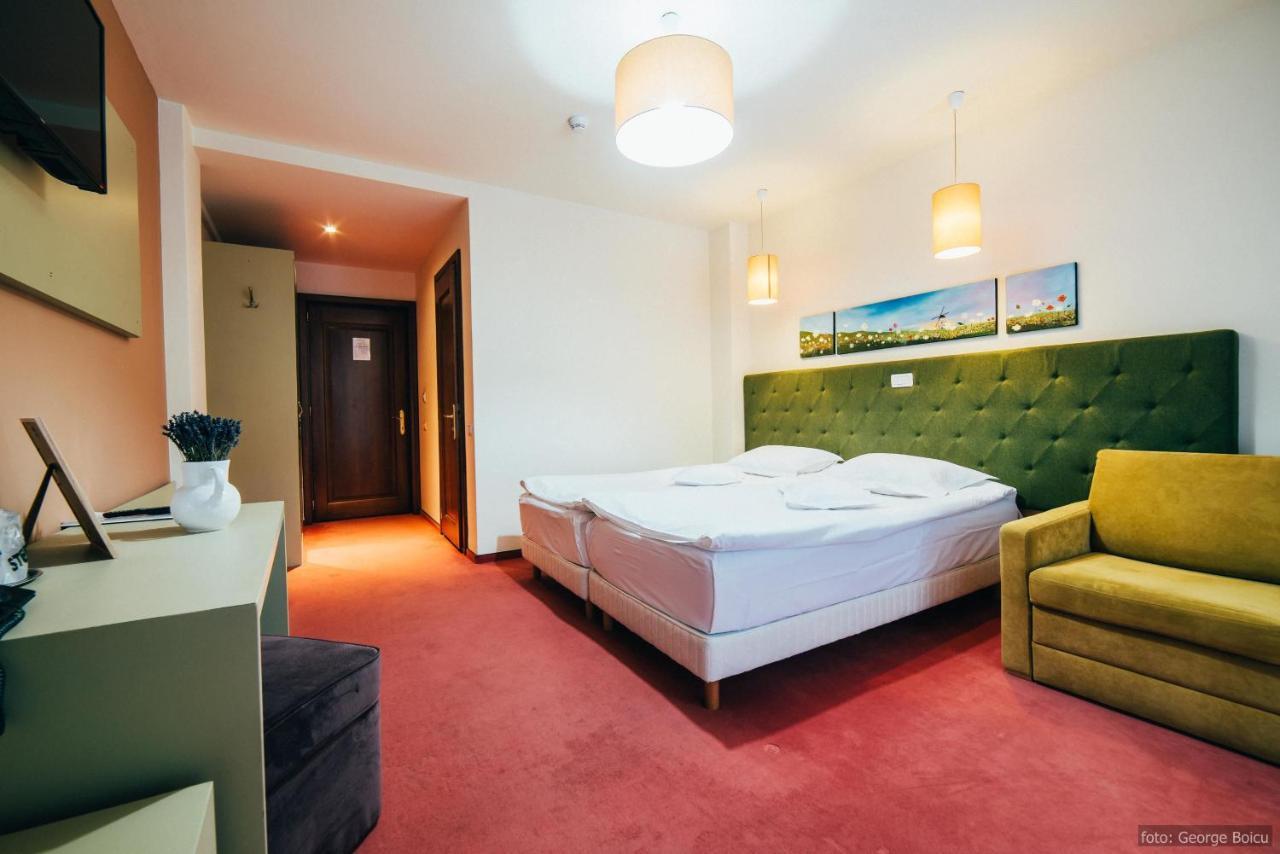 La Conac In Bucovina Hotel Гура Хуморулуй Екстериор снимка